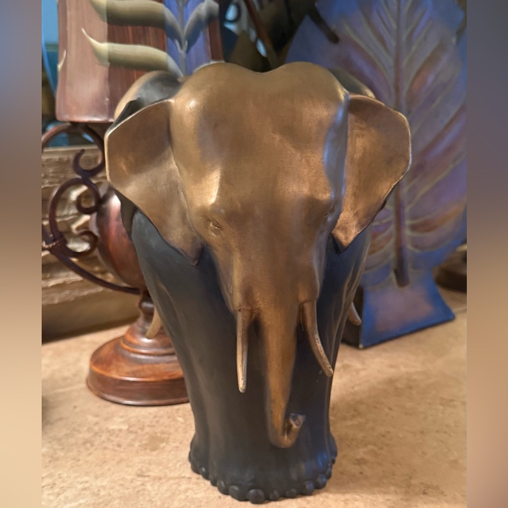 Vintage Design Toscano Artistic Elephant Motif Vase in Black & Gold
